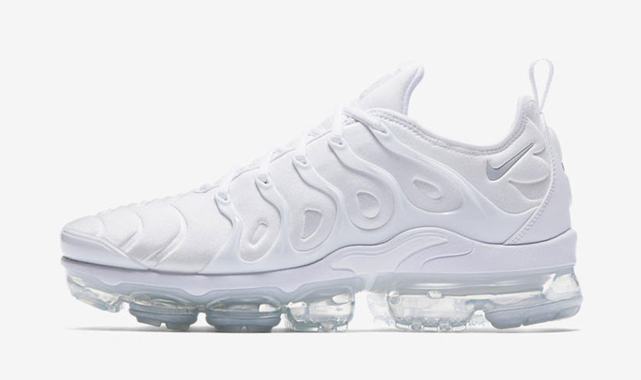 white and gold vapormax plus