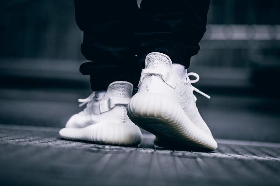 negar Refinamiento Adición Un restock des adidas Yeezy Boost 350 V2 Cream White en septembre - Le Site  de la Sneaker