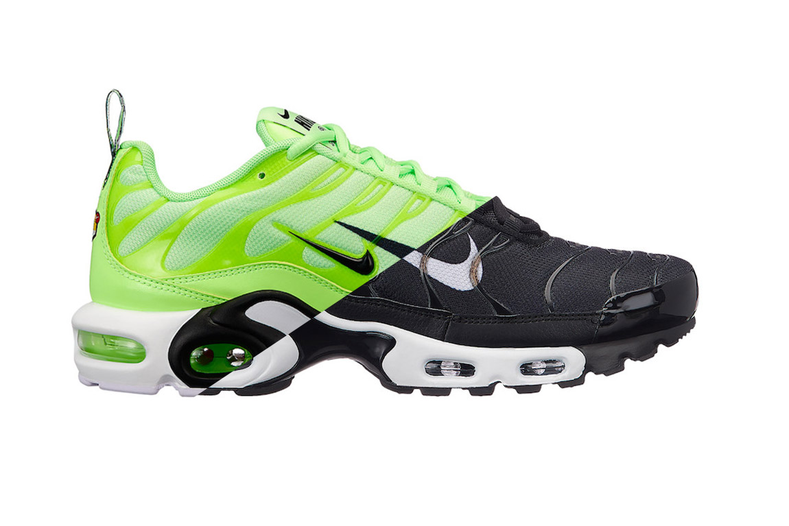 nike air max plus double swoosh banner