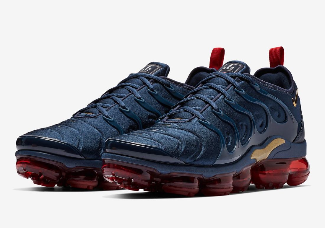 nike Chaussettes air vapormax plus navy gold red banner 1100x772
