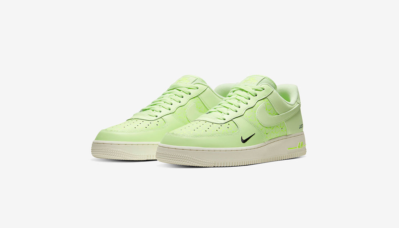Preview: Nike Air Force 1 Neon Branding 